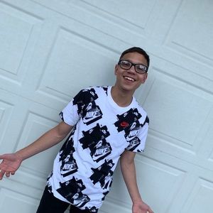 Meet your Posher, Johnathan